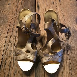 Micheal Kors Gold wedge sandal